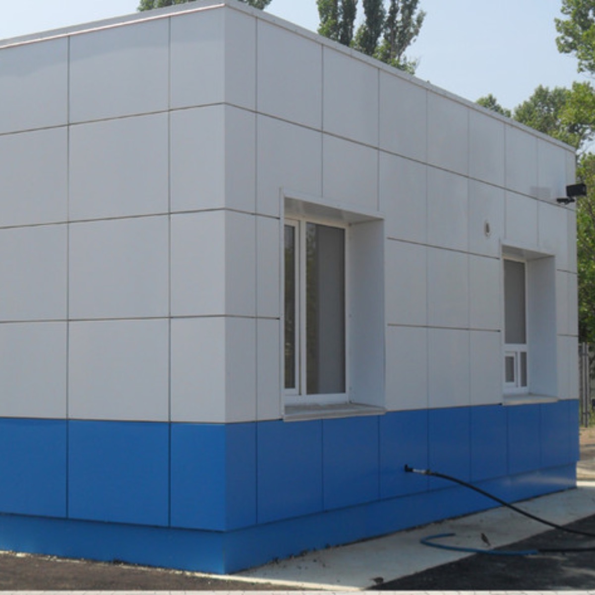 Облицювання фасадів композитними панелями - приклад роботи 1 від рекламної агенції Монблан